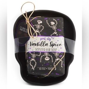 NEW - Vanilla Spice Scented Bar Soap with Ceramic Skull Soap Dish